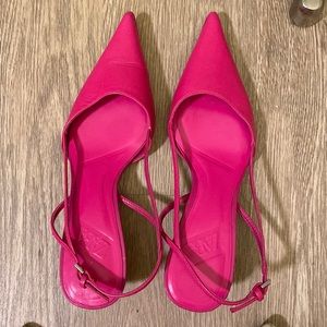 Pointed toe kitten heel